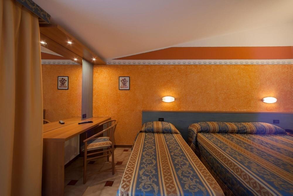 Hotel Dolci Colli Πεσκιέρα ντελ Γκάρντα Εξωτερικό φωτογραφία